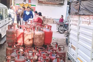 अवैध गैस रिफिलिंग कारोबार का भंडाफोड़, 222 सिलेंडर किए जब्त