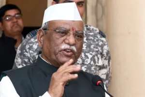 राज्यपाल से लोकभवन में जम्मू कश्मीर के छात्र-छात्राओं ने की मुलाकात, बागडे ने कहा- ‘राष्ट्र प्रथम’ की सोच रखते जीवन में आगे बढ़े विधार्थी