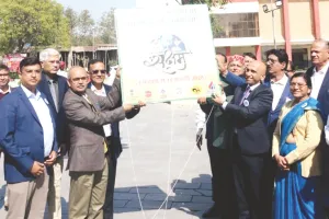 पेट्रोलियम उत्पादों के संरक्षण को जन जागरूकता अभियान, स्कूली बच्चों ने तेल और गैस संरक्षण के नारे लिखे गुब्बारे भी आसमान में छोड़े