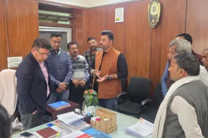 निजीकरण के विरोध में लामबंद हुए जलदायकर्मी, विभाग के मुख्य अभियंता को दिया ज्ञापन 