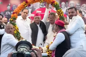 कांग्रेस छोड़ नसीमुद्दीन सिद्दीकी ने थामा सपा का दामन: अखिलेश की मौजूदगी में ग्रहण की सदस्यता, कहा- हम सब मिलकर संगठन को करेंगे मजबूत