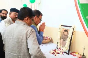 कांग्रेसजनों ने हरलाल सिंह को पुष्पांजलि अर्पित की, कांग्रेस नेता और कार्यकर्ता रहे मौजूद  