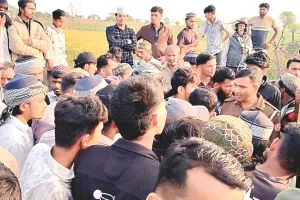 खेत में छिपे पैंथर का ग्रामीणों पर हमला : मासूम समेत तीन घायल, रेस्क्यू में जुटी पुलिस और वन विभाग की टीम 