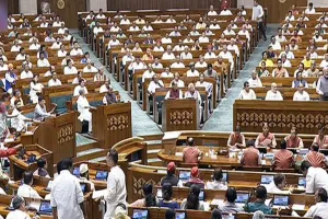 राहुल गांधी को अपनी बात रखने की मांग पर विपक्ष का हंगामा, लोकसभा की कार्यवाही दिनभर के लिए स्थगित