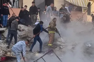 लेबनान में भयावह हादसा: जर्जर इमारत ढहने से 5 लोगों की दर्दनाक मौत, मलबे में दबे कई लोग, बचाव और राहत कार्य जारी