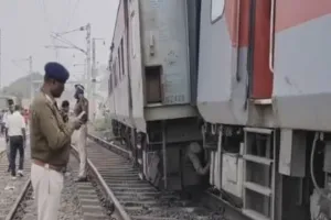 ओडिशा में बड़ा हादसा टला: चेन्नई-न्यू जलपाईगुड़ी एक्सप्रेस के तीन डिब्बे पटरी से उतरे, कोई हताहत नहीं