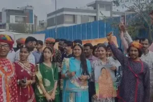 अनूठा कलात्मक प्रदर्शन : 17 वर्ष से अहिंसात्मक अनूठे कलात्मक प्रर्दशनों से करते आ रहें मांग, मुख्यमंत्री के नाम मुख्यमंत्री निवास पर दिया ज्ञापन