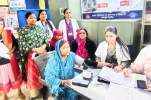 प्रधानमंत्री सुरक्षित मातृत्व अभियान का आयोजन : गर्भवती महिलाओं के स्वास्थ्य की हुई जांच, मिला उपचार