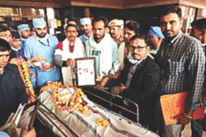 मानवता की अनूठी मिसाल पेश : ग्रीन कॉरिडोर बना कर किडनी जयपुर भेजी, श्रमिक अनेसिंह दुनिया छोड़ने से पहले तीन लोगों को दे गया नव जीवन