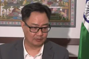 राहुल गांधी ने सदन में मंत्री के खिलाफ लगाएं बेबुनियाद आरोप: भाषण देकर सदन से चले जाते हैं विपक्षी नेता, किरेन रिजिजू ने कहा—उनके खिलाफ विशेषाधिकार हनन का प्रस्ताव लाएगी सरकार 