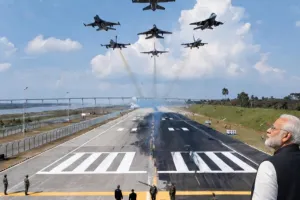 पीएम मोदी ने किया असम में पूर्वोत्तर के पहले राजमार्ग आधारित आपातकालीन लैंडिंग रनवे का उद्घाटन, रक्षा अवसंरचना और संचालन तैयारियों की कड़ी में एक बड़ा कदम