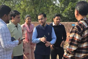 बीट आधारित सफाई व्यवस्था का आयुक्त ने किया निरीक्षण, लापरवाहों पर चालानी कार्रवाई