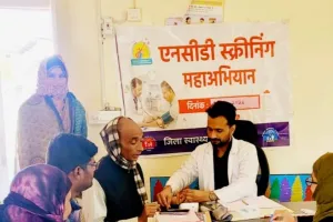 विभिन्न विभागों के कार्मिकों की हुई एनसीडी स्क्रीनिंग : स्वास्थ्यकर्मियों ने की उच्च रक्तचाप, मधुमेह और कैंसर जैसी गैर-संचारी बीमारियों की जाँच