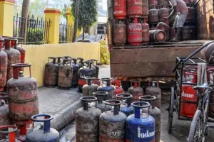 क्या सस्ता क्या महंगा? Budget 2026 से पहले महंगाई की मार, रसोई गैस सिलेंडर से लेकर इन चीजों की कीमतों में हुआ बदलाव