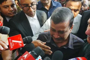बरी होते ही भावुक हुए केजरीवाल : मीडिया के सामने फफक कर रो पड़े, बोले- जीत अंतत: सच की होती है