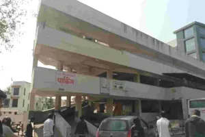 राजकीय जवाहरलाल नेहरू चिकित्सालय में पार्किंग ठेकेदार को चिकित्सालय अधीक्षक अरविंद खरे ने जारी किया नोटिस, जानें पूरा मामला