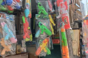 देश में होली पर 80 हजार करोड़ के कारोबार का अनुमान : राजस्थान में 5 हजार करोड़ के व्यापार की संभावना, जयपुर में बाजारों में उमड़ी भीड़