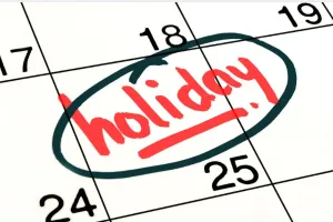 होली पर सरकारी कर्मचारियों की मौज : 4 दिन मनाएंगे छुट्टी, जानें क्या है कारण