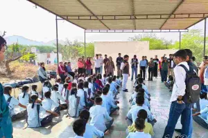 एनएसएस विद्यार्थियों ने किया नेडलिया गांव का भ्रमण: किसानों और विद्यार्थियों से साझा की नई तकनीक