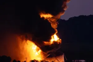 लागोस अंतरराष्ट्रीय हवाई अड्डे पर भीषण हादसा: आग लगने से 6 लोग घायल, बचाव और राहत कार्य जारी