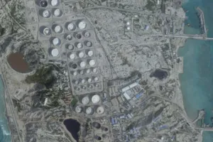 अमेरिका ने ईरान के खार्ग द्वीप पर सैन्य ठिकानों पर की बमबारी : अधिकांश कच्चे तेल के निर्यात का यहीं से होता है संचालन, 60 से अधिक जहाजों तथा 30 बारूदी सुरंग बिछाने वाले पोतों को नुकसान