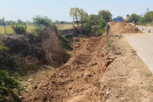 असर खबर का - नाले पर सुरक्षा दीवार निर्माण शुरू, क्षेत्रीय जनता में खुशी