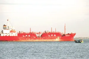 इजरायल-ईरान जंग के बीच भारत के लिए राहत की खबर : भारत को स्ट्रेट ऑफ होर्मुज से होकर 2 एलपीजी टैंकर ले जाने की इजाजत, ईरानी राजदूत ने कहा था- भारत हमारा दोस्त, सुरक्षित रास्ता देंगे