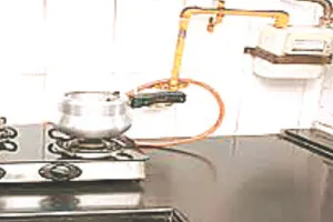 रसोई गैस का विकल्प पीएनजी : 3 साल में 79.71 लाख घरों में पाइपलाइन से पहुंचेगी गैस, 2 हजार किमी पाइपलाइन बिछाने में जुटी  13 कंपनियां