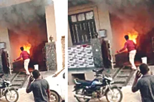 चाजिंर्ग करते समय स्कूटी जली : घर में अफरा-तफरी, घर का सामान भी आग के चपेट में आया