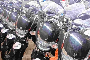 प्रदेश सरकार ने दी राहत : वन गार्डों को मिली 11 बाइक, अब क्षेत्र की गस्त होगी आसान