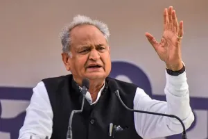 अशोक गहलोत ने स्वास्थ्य सेवाओं पर सरकार को घेरा : अस्पतालों में खून की कमी और योजनाएं रुकीं, आरजीएचएस बकाया और दवाइयों की कमी पर जताई चिंता