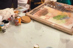 ‘वसुधा’ कला शिविर में महिला पेंटिंग कलाकारों की सृजनात्मक उड़ान, कला प्रेमियों के लिए बना आकर्षण का केंद्र 