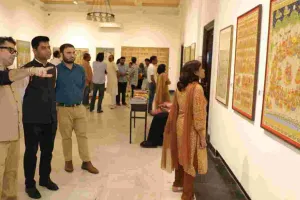 दिल्ली में छाई राजस्थान की फड़-पिछवाई कला : बीकानेर हाउस में सेक्रेड एस्थेटिक्स प्रदर्शनी ने लूटा दिल परंपरा और आधुनिकता का संगम, कला प्रेमियों को मिला सांस्कृतिक विरासत का अद्भुत अनुभव