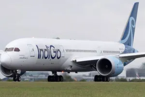 इंडिगो के विमान का एक इंजन खराब : दिल्ली एयरपोर्ट पर फ्लाइट की लैंडिंग, यात्रियों को सुरक्षित उतारा