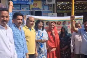 गैस सिलिंडर की बढ़ती कीमतों के खिलाफ जयपुर में कांग्रेस अभाव अभियोग प्रकोष्ठ का विरोध प्रदर्शन, केंद्र सरकार के खिलाफ नारेबाजी 