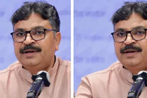 टीकाराम जूली ने भाजपा पर साधा निशाना : कागजी स्वच्छता रैंकिंग पर सवाल, कहा- अलवर में जाम नालियां, सड़कों पर गंदा पानी