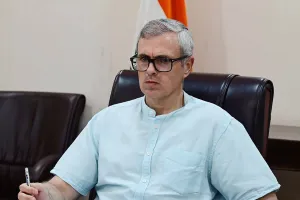 चुनाव आयोग के तबादला विवाद पर ममता के समर्थन में आए उमर अब्दुल्ला : केवल गैर-भाजपा शासित राज्यों में होते है बड़े पैमाने पर तबादले, बोले- हेरफेर के प्रयास से नहीं बदलेंगे नतीजे