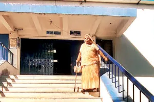 सीढ़ियों से जंग : पेंशन की राशि लेने में हाफंते 38 सौ बुजुर्ग पेन्शनधारी, जानें पूरा मामला 