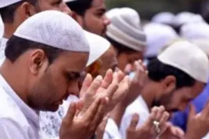 जुमे की नमाज श्रद्धा के साथ अदा : सड़कों तक उमड़ी भीड़, प्रमुख मार्गों पर यातायात डायवर्ट 