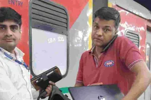 टीटीई की ईमानदारी : ट्रेन में छूटा बैग यात्री को सुरक्षित लौटाया, बैग में रखा लैपटॉप भी मिला सकुशल 