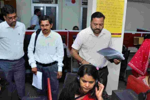 संपर्क हेल्पलाइन 181 का प्रमुख शासन सचिव ने किया निरीक्षण, त्वरित निस्तारण के दिए निर्देश 