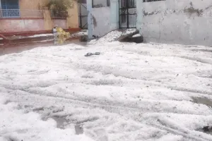 आसमान में बादलों और सूर्य के बीच लुकाछिपी : बिन मौसम बरसात से किसानों की बढ़ी चिंता, मौसम विभाग ने किसानों के लिए जारी की एडवाइजरी