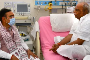 सेहत में सुधार के बाद राज्यपाल हरिभाऊ बागड़े एसएमएस से डिस्चार्ज, मुख्यमंत्री और मंत्रियों ने अस्पताल पहुंचकर पूछी कुशलक्षेम 