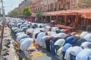 अलविदा जुमे पर मस्जिदों में उमड़ी भीड़ : बड़ी संख्या में लोगों ने अकीदत के साथ अदा की नमाज, रोजेदारों ने खुदा की बारगाह में सिर झुकाकर मांगी अमन और भाईचारे की दुआ