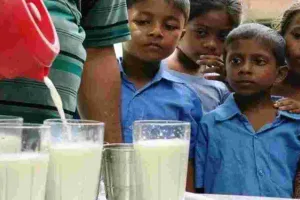 आंगनबाड़ी दुग्ध वितरण योजना के तहत करोड़ों का भुगतान, बच्चों को मिल रहा गरम-मीठा दूध 