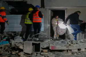 अबू धाबी में ईरान का मिसाइल हमला : मलबा गिरने से 5 भारतीय घायल, वायु रक्षा प्रणालियों ने बैलिस्टिक मिसाइल को सफलतापूर्वक किया अवरोधित