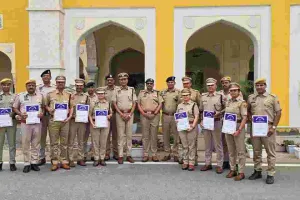 पुलिस आयुक्त ने 11 पुलिस अधिकारियों एवं कर्मियों को किया डीजीपी डिस्क एवं प्रमाण पत्र से सम्मानित