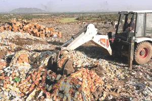खाद्य सुरक्षा आयुक्तालय की जयपुर में बड़ी कार्रवाई, अमूल ब्रांड की डेढ़ लाख किलो एक्सपायरी खाद्य सामग्री को किया नष्ट