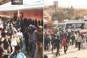 होली फेस्ट : बसों और रेलों में भीड़, सिंधी कैंप बस स्टैंड पर यात्रियों की भारी भीड़