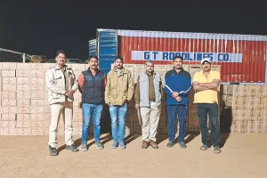 कंटेनर से गुजरात ले जाई जा रही 5 करोड़ की अंग्रेजी शराब जब्त : तस्कर गिरफ्तार, सोयाबीन बोरियों की आड़ में की जा रही थी तस्करी